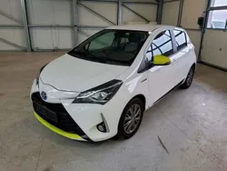 Weiß Gebraucht 2017 Toyota Yaris Hybrid Team Limousine | 11.500 € (Guter Preis)