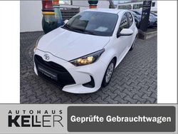 Schneeweiß Gebraucht 2022 Toyota Yaris Comfort Kleinwagen | 14.440 € (Fairer Preis)