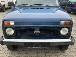 Blau Gebraucht 2010 Lada niva SUV | 5.800 € (Teuer)