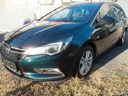 Grün Gebraucht 2016 Opel Astra Limousine | 7.699 € (Superpreis)