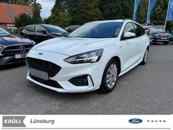 Weiß (frostweiß) Gebraucht 2022 Ford Focus ST-Line X Limousine | 21.888 € (Fairer Preis)