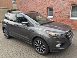 Grau Gebraucht 2017 Ford Kuga ST-Line SUV | 13.299 € (Fairer Preis)
