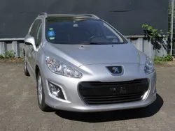 Aluminiumgrau/metallic Gebraucht 2012 Peugeot 308 Family Kombi | 4.700 € (Fairer Preis)