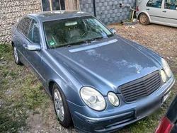 Blau Gebraucht 2005 Mercedes E280 Limousine | 1.700 €