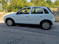Weiß Gebraucht 2005 Opel Corsa Kleinwagen | 1.800 € (Etwas zu teuer)
