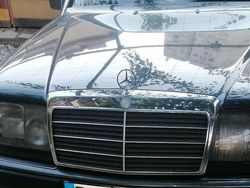 Schwarz Gebraucht 1989 Mercedes E300 Limousine | 12.000 €