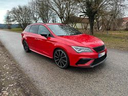 Rot Gebraucht 2019 Seat Leon ST 4Drive Kombi | 26.499 €