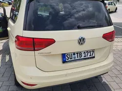 Beige Gebraucht 2020 VW Touran Trendline Van / Kleinbus | 11.200 € (Etwas zu teuer)