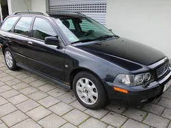 Dunkelschwarz Gebraucht 2004 Volvo V40 Comfort Kombi | 750 € (Guter Preis)