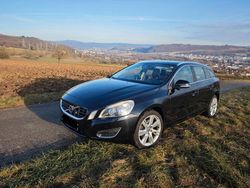 Schwarz Gebraucht 2012 Volvo V60 Summum Kombi | 9.150 € (Fairer Preis)