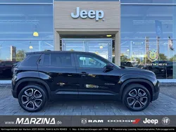 Schwarz Neu 2025 Jeep Avenger Summit SUV | 30.890 € (Etwas zu teuer)