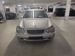 Silber Gebraucht 2000 Mercedes C220 Classic Limousine | 2.400 € (Guter Preis)