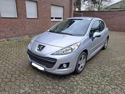 Silber Gebraucht 2009 Peugeot 207 Premium Limousine | 4.599 € (Etwas zu teuer)