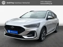 Moondust silver metallic Gebraucht 2023 Ford Focus ST-Line Kombi | 24.925 € (Guter Preis)
