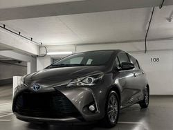 Grau Gebraucht 2017 Toyota Yaris Hybrid Multidrive S Kleinwagen | 10.000 € (Fairer Preis)