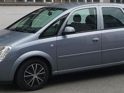 Grau Gebraucht 2005 Opel Meriva Cosmo Van / Kleinbus | 1.600 € (Guter Preis)