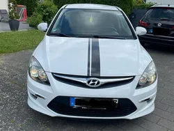 Weiß Gebraucht 2011 Hyundai i30 Limousine | 5.999 €