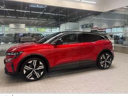 Rot Gebraucht 2022 Renault Mégane Iconic Limousine | 25.780 € (Guter Preis)