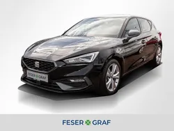 Midnight schwarz metallic Gebraucht 2024 Seat Leon FR Limousine | 24.940 € (Guter Preis)