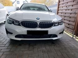 Weiß Gebraucht 2020 BMW 320 Sport Line Kombi | 19.900 € (Fairer Preis)