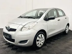 Silber Gebraucht 2009 Toyota Yaris Cool Limousine | 3.999 € (Fairer Preis)