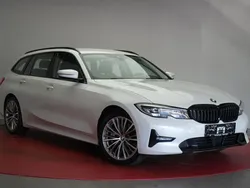 Weiß Gebraucht 2020 BMW 330 Sport Line Kombi | 23.490 € (Fairer Preis)