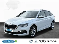 Moonweiss metallic met. Gebraucht 2023 Skoda Scala Style Kleinwagen | 25.450 €