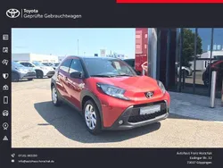Rot Gebraucht 2022 Toyota Aygo Pulse Kleinwagen | 15.890 € (Fairer Preis)