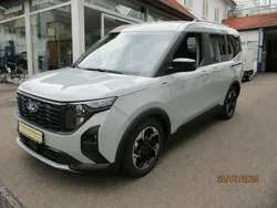 Grün Gebraucht 2024 Ford Tourneo Courier Active Van / Kleinbus | 26.500 € (Guter Preis)