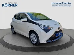Weiss Gebraucht 2020 Toyota Aygo X-play Kleinwagen | 10.900 € (Fairer Preis)