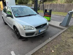 Silber Gebraucht 2006 Ford Focus Limousine | 1.950 € (Fairer Preis)
