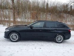 Schwarz Gebraucht 2021 BMW 320 Advantage Kombi | 17.777 € (Guter Preis)