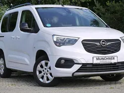 Weiß Gebraucht 2023 Opel Combo Life Ultimate Van / Kleinbus | 21.900 € (Fairer Preis)