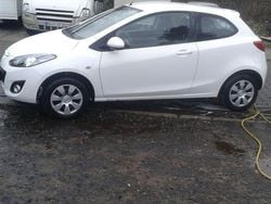 Weiß Gebraucht 2011 Mazda 2 Kleinwagen | 3.700 € (Fairer Preis)