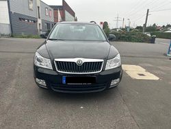 Schwarz Gebraucht 2011 Skoda Octavia Kombi | 8.390 € (Superpreis)
