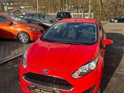 Rot Gebraucht 2017 Ford Fiesta Celebration Kleinwagen | 10.300 € (Etwas zu teuer)