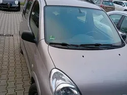 Silber Gebraucht 2004 Toyota Yaris Verso Van / Kleinbus | 2.200 €