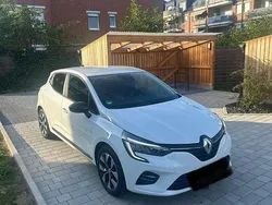 Weiß Gebraucht 2022 Renault Clio V Evolution Kleinwagen | 18.900 € (Guter Preis)
