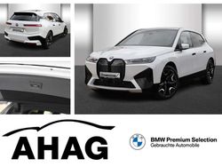 Mineralweiß metallic Gebraucht 2024 BMW iX Sport Line SUV | 54.990 € (Fairer Preis)