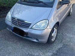 Silber Gebraucht 1998 Mercedes A160 Kleinwagen | 1.500 € (Fairer Preis)