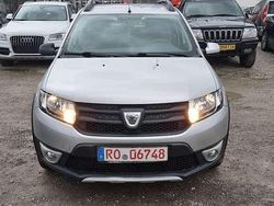 Platingrau Gebraucht 2015 Dacia Sandero Stepway Ambiance Kleinwagen | 5.990 €