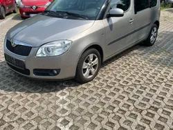 Grau Gebraucht 2009 Skoda Roomster Van / Kleinbus | 2.900 € (Guter Preis)