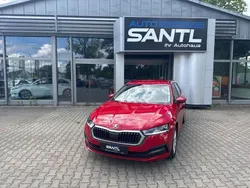 Rot Gebraucht 2024 Skoda Octavia Kombi | 25.695 € (Guter Preis)
