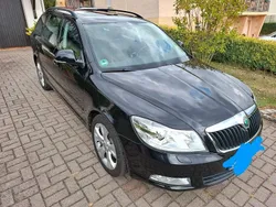 Schwarz Gebraucht 2013 Skoda Octavia Elegance Kombi | 7.200 € (Guter Preis)