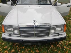 Weiß Gebraucht 1990 Mercedes E260 Limousine | 8.250 €