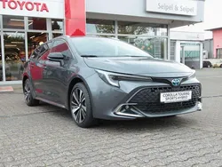 Grau Neu 2025 Toyota Corolla Team Limousine | 33.309 €