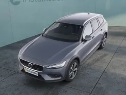 Grau Gebraucht 2023 Volvo V60 CC Plus Kombi | 40.440 € (Fairer Preis)