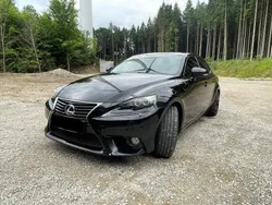 Schwarz Gebraucht 2013 Lexus IS300h Limousine | 12.499 € (Teuer)
