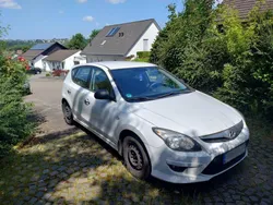 Weiß Gebraucht 2011 Hyundai i30 Kleinwagen | 1.500 € (Superpreis)
