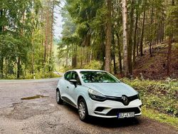 Weiß Gebraucht 2016 Renault Clio IV Kleinwagen | 5.299 € (Fairer Preis)